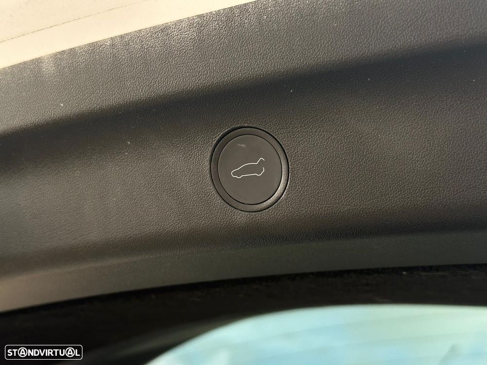 Tesla Model Y Long Range Dual Motor AWD - 10