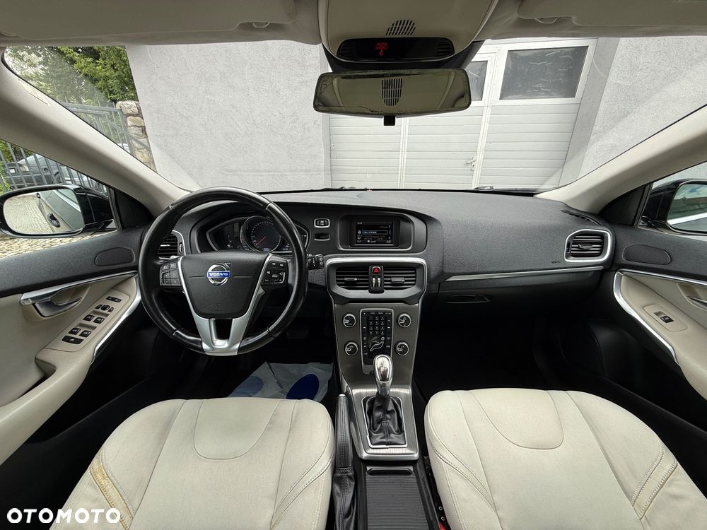 Volvo V40 D3 Geartronic Momentum - 25