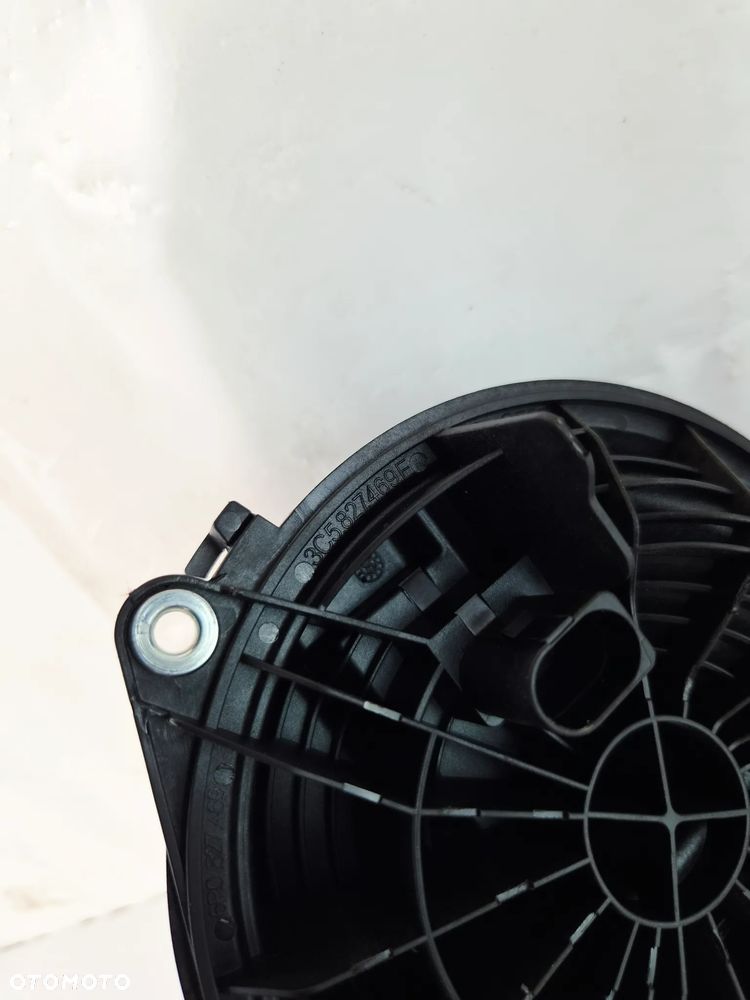 Klamka Znaczek Logo Klapy Bagażnika Tył 3C5827469E VW Passat B6 - 6