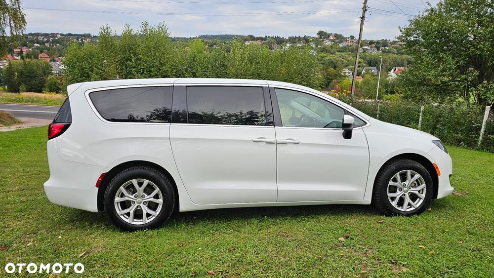 Chrysler Pacifica 2018 photo 2