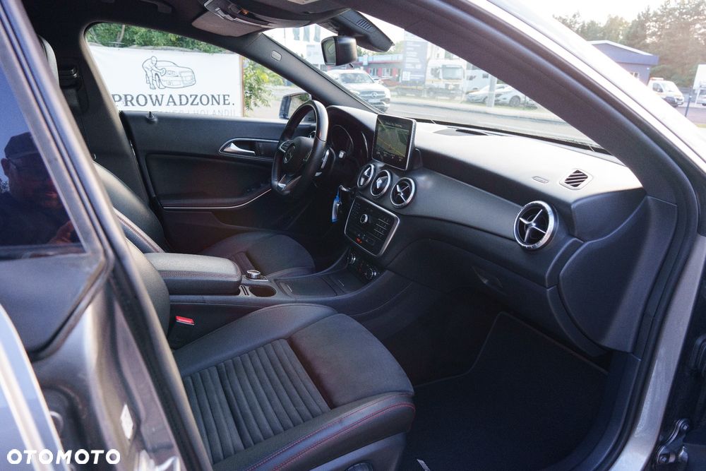 Mercedes-Benz CLA 180 7G-DCT AMG Line - 24