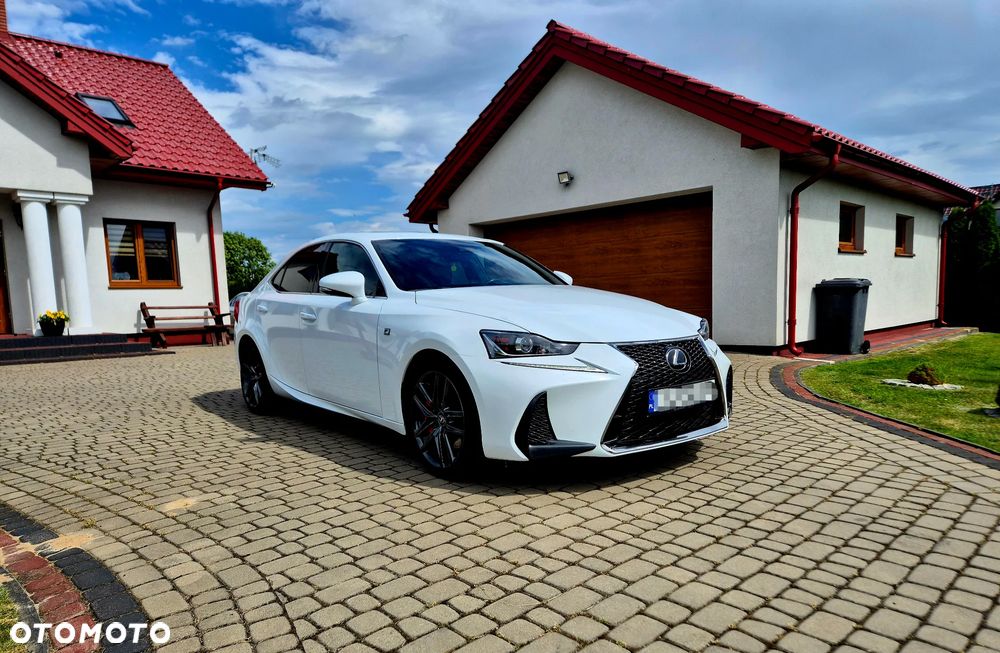 Lexus IS 200t / 300 F Sport - 1