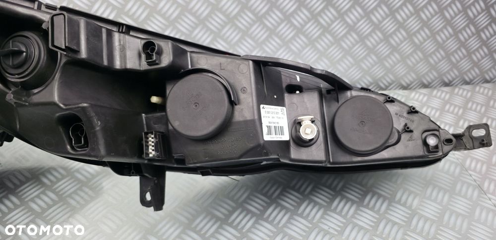 reflektor lampa prawy prawa lewa lewy przód przednia PEUGEOT 407 SEDAN SW - 12