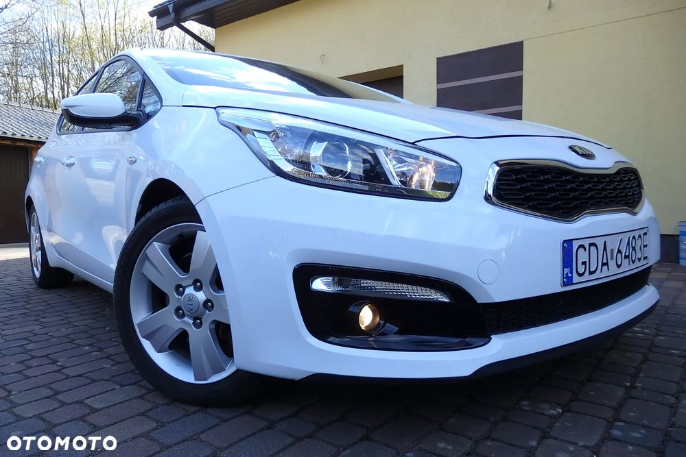 Kia Ceed - 11