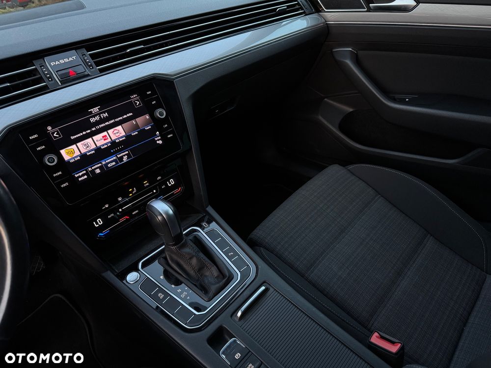 Volkswagen Passat 2.0 TDI SCR DSG Comfortline - 11