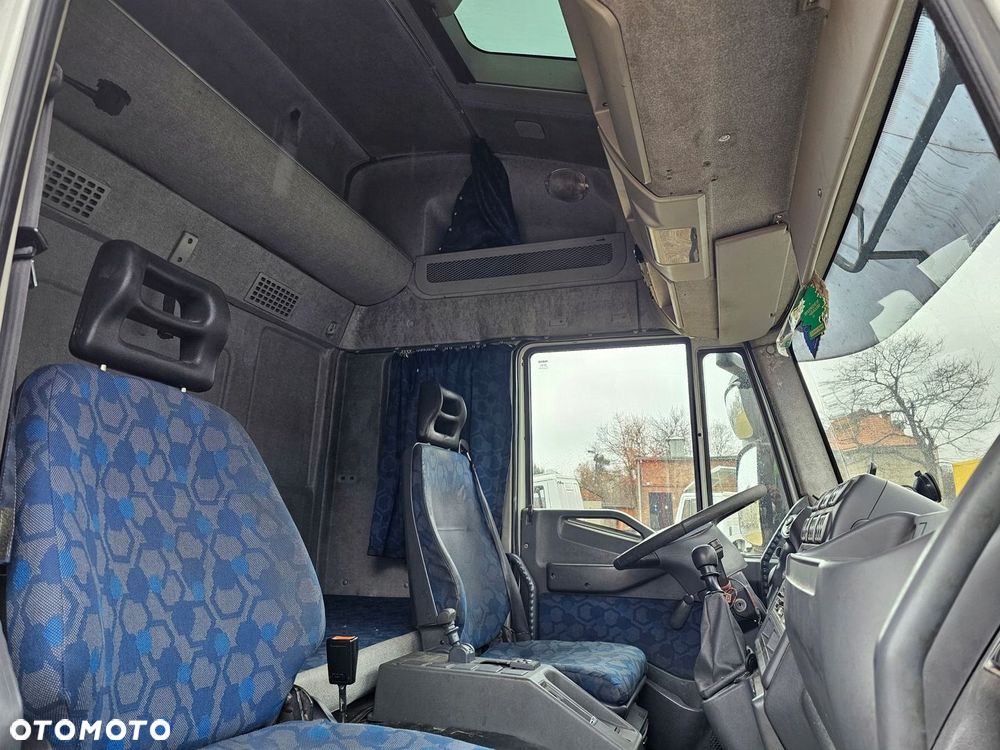 KABINA SYPIALNA KOKPIT KONSOLA WNĘTRZE IVECO EUROCARGO 2008 rok - 8