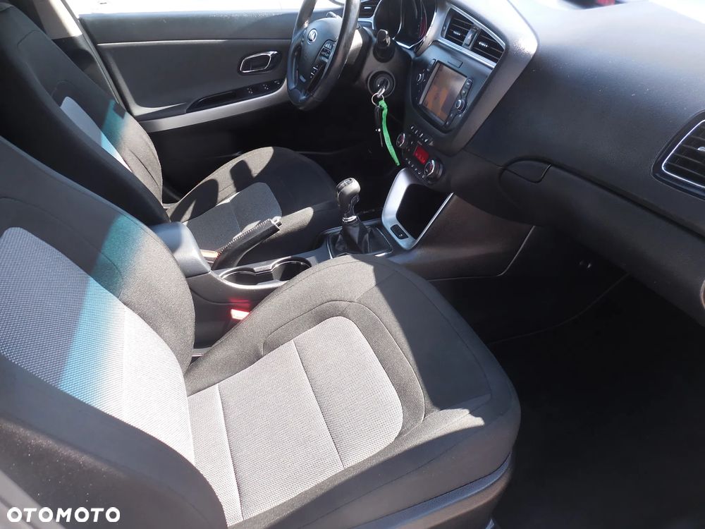 Kia Ceed 1.6 CRDi 136 ISG Dream Team Edition - 16