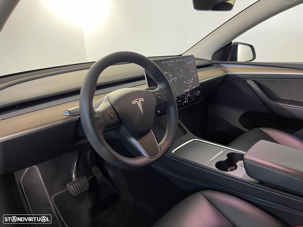 Tesla Model Y Long Range Dual Motor AWD - 12
