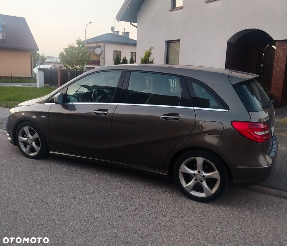 Mercedes-Benz Klasa B 180 CDI (BlueEFFICIENCY) 7G-DCT - 4