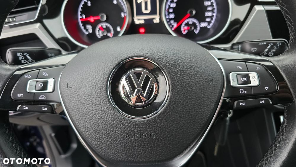 Volkswagen Touran - 32