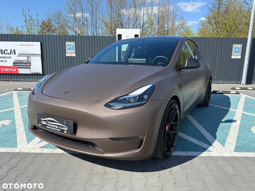 Tesla Model Y Performance Dual Motor AWD - 1