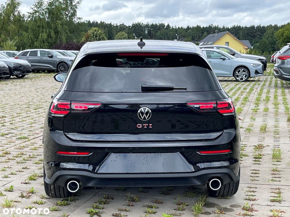 Volkswagen Golf - 6