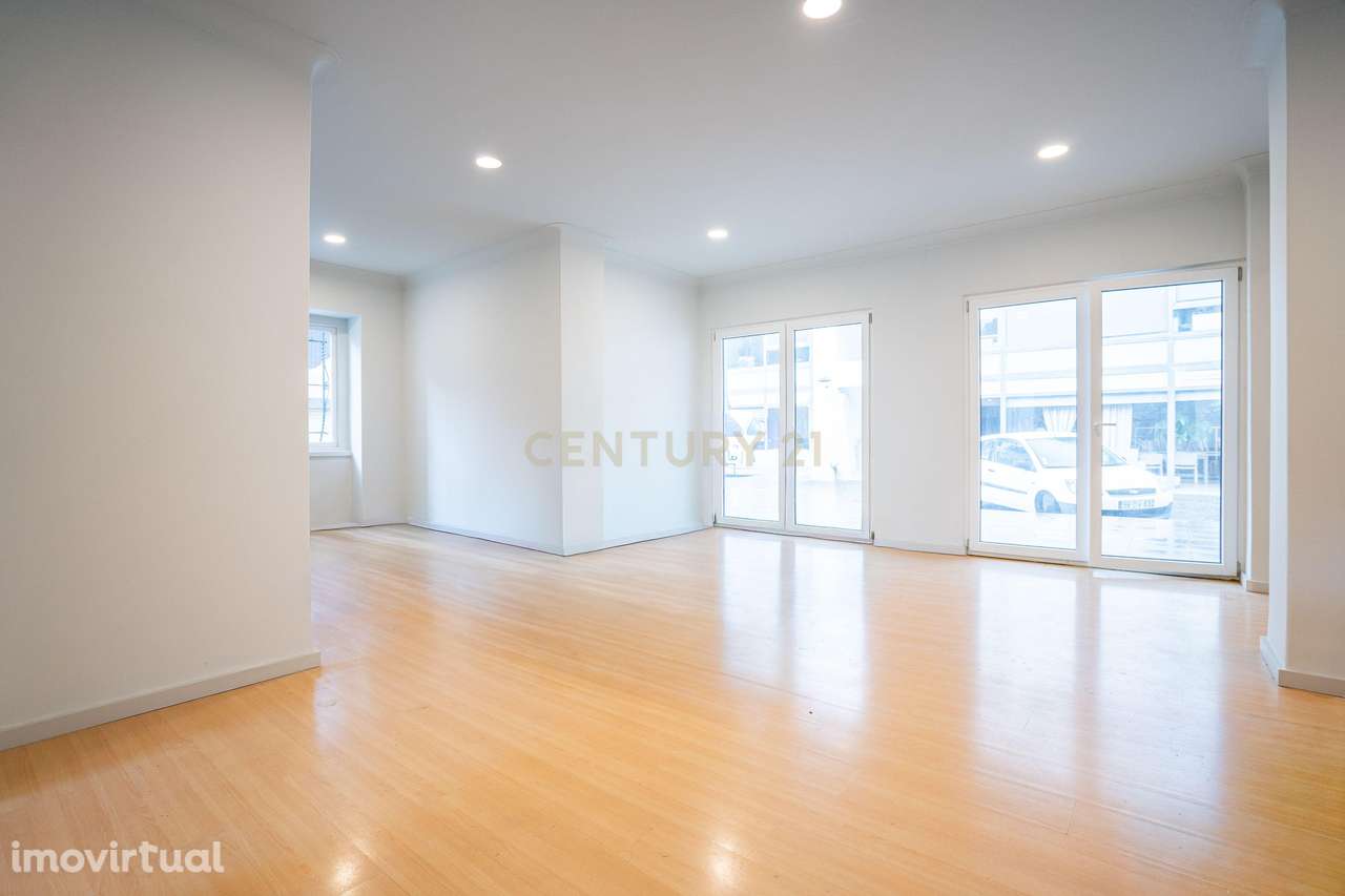 Moradia Av. Gago Coutinho - O espaço ideal para o seu negócio - Grande imagem: 3/31