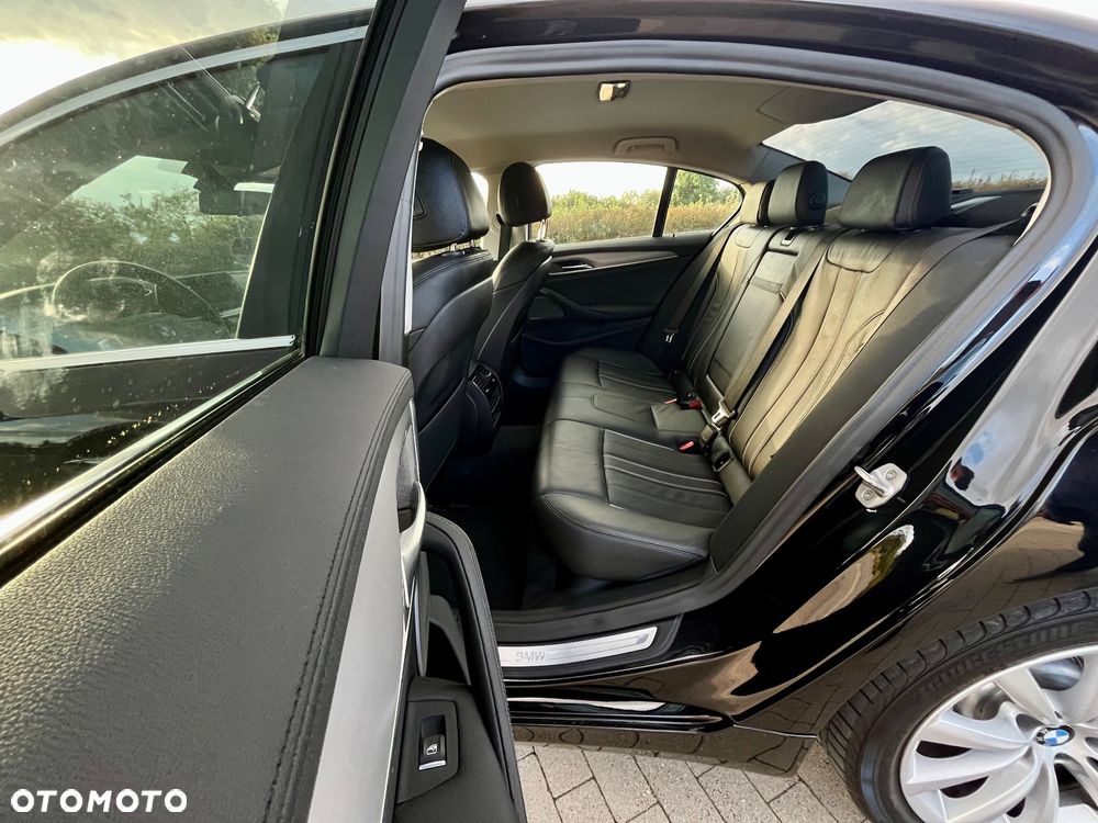BMW Seria 5 518d - 24