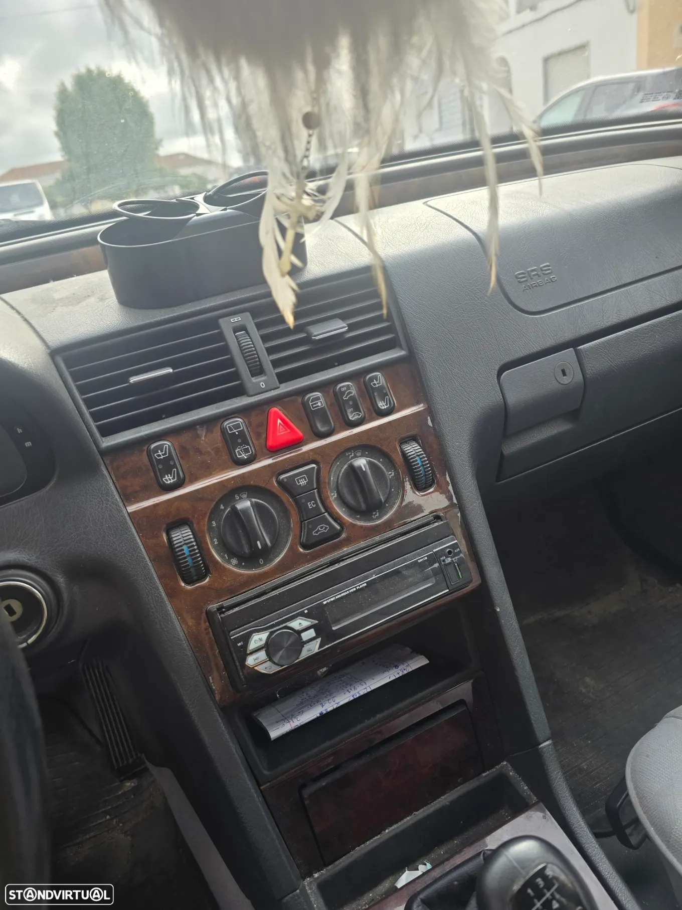 Mercedes-Benz 220 - 6