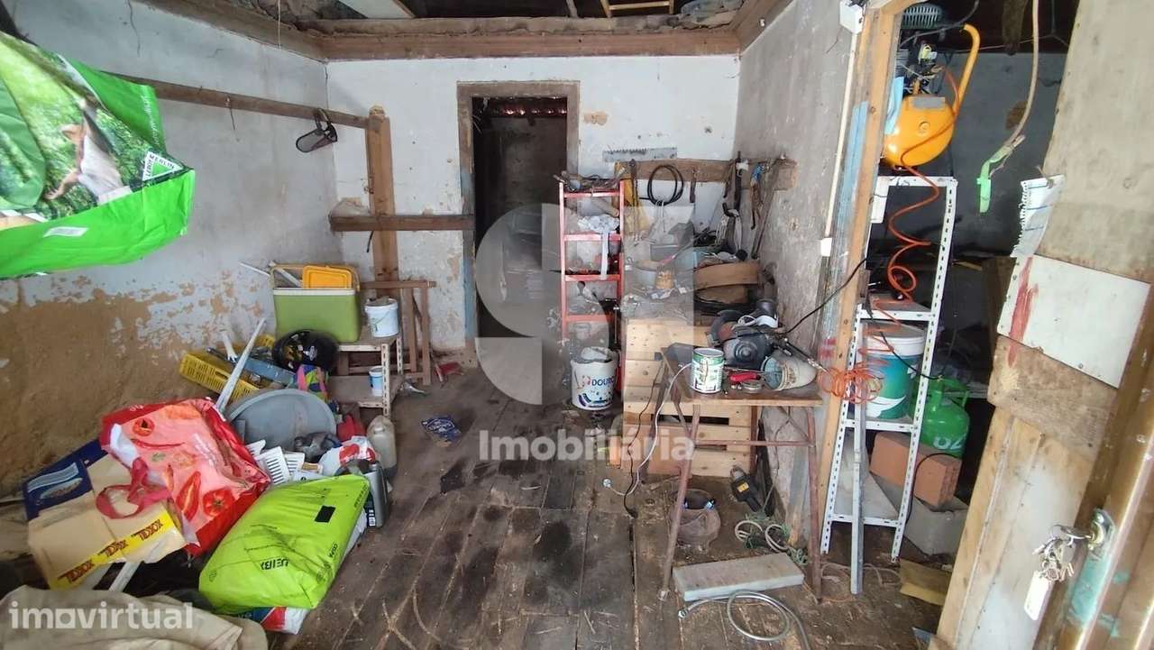 Ruína tradicional em pedra com potencial para reconstrução - Grande imagem: 2/9