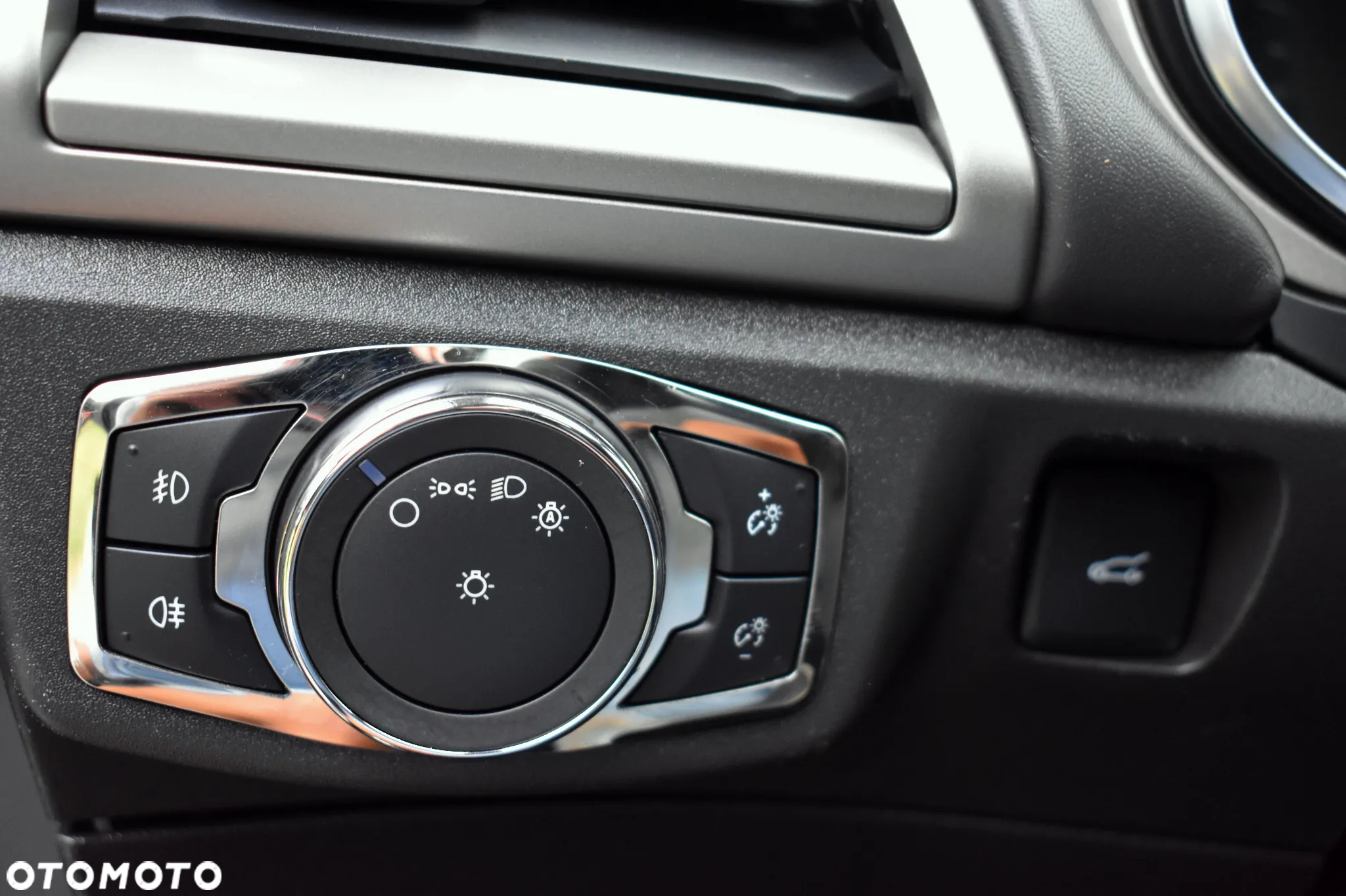Ford Mondeo Vignale 2.0 TDCi PowerShift - 25