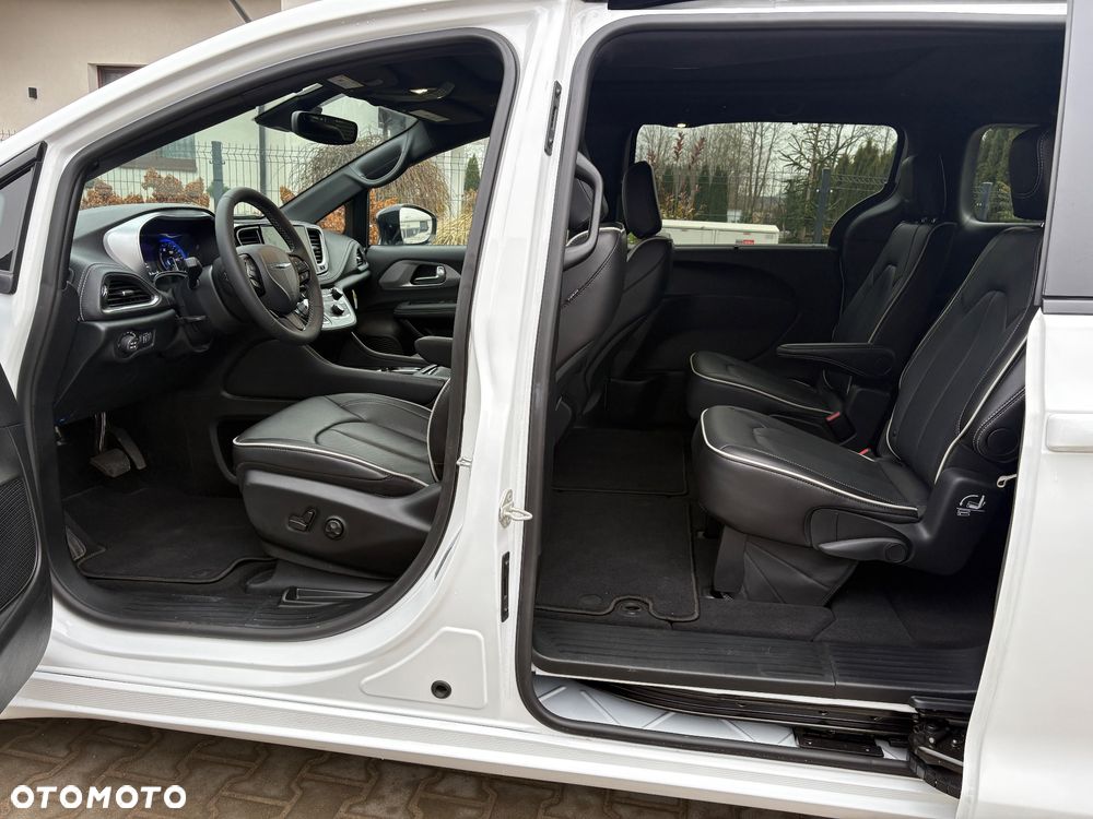 Chrysler Pacifica - 12