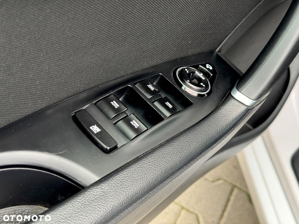 Hyundai i40 Kombi blue 1.7 CRDi DCT Premium - 21