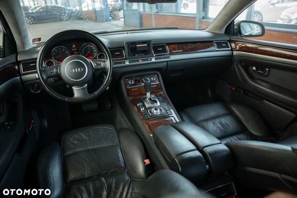 Audi A8 4.2 L Quattro - 27