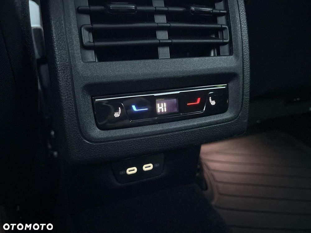 Volkswagen Golf - 33