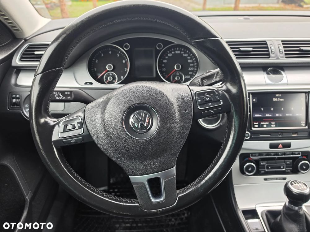 Volkswagen Passat - 17