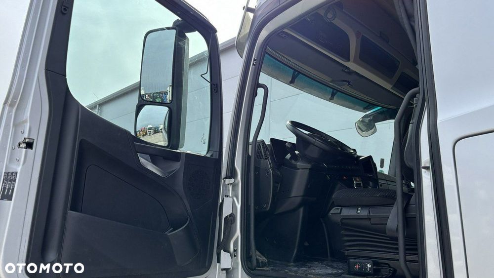 Mercedes-Benz Actros - 8