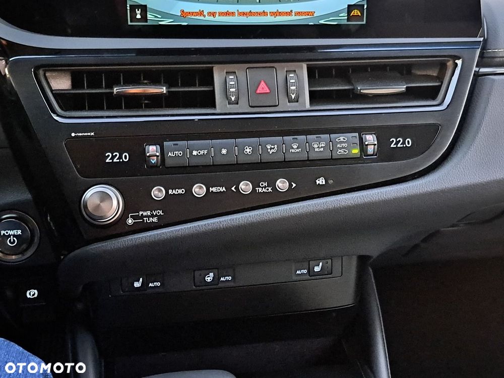 Lexus ES 300h Business Edition - 13