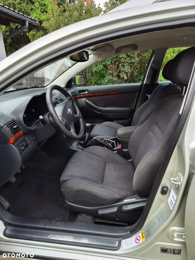 Toyota Avensis 2.0 VVT-i Sol - 9