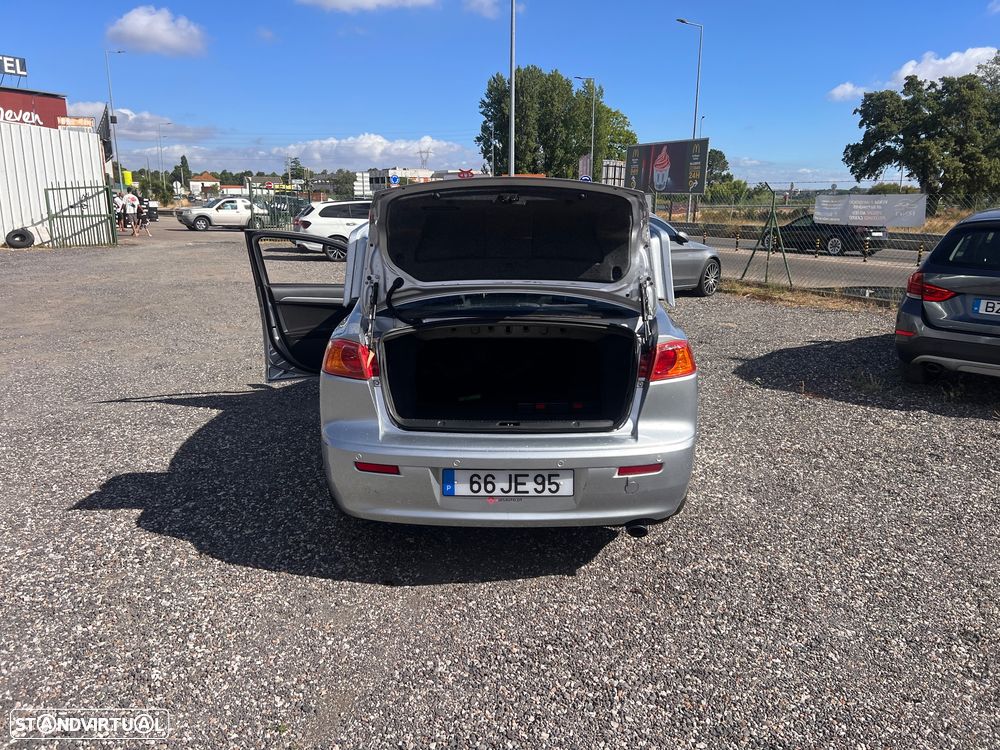 Mitsubishi Lancer 1.5 Invite - 6