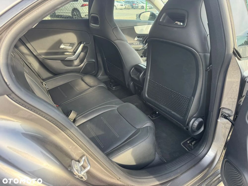 Mercedes-Benz CLA 200 d 8G-DCT AMG Line - 10