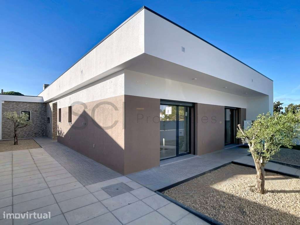 Moradia T4 Térrea com Piscina e Jardim em Fernão Ferro - Grande imagem: 4/49