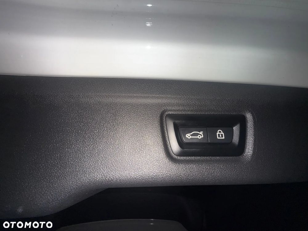 BMW Seria 3 330e xDrive M Sport sport - 27