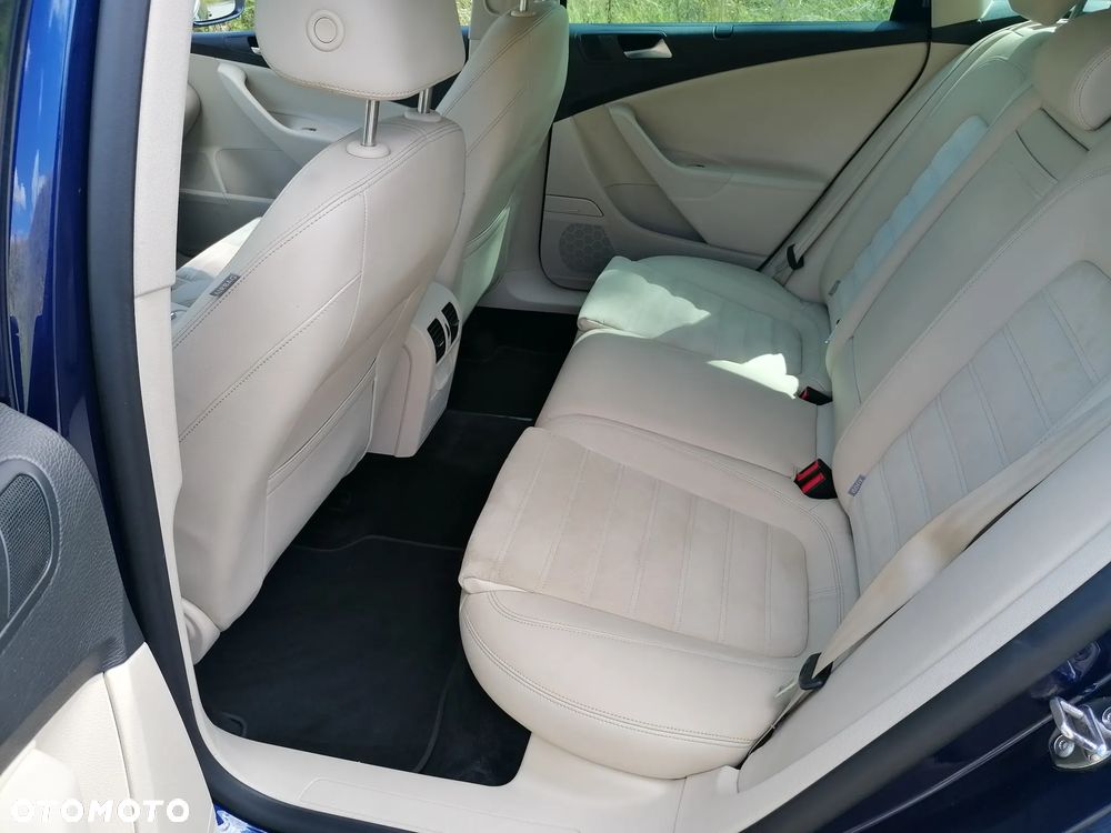 Volkswagen Passat Variant 2.0 TDI DPF DSG Highline - 31