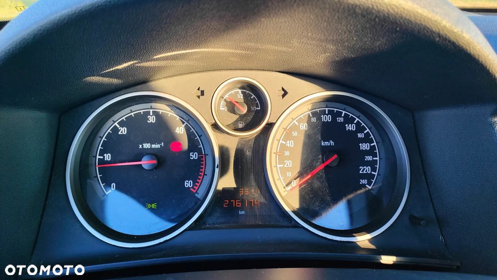 Opel Astra 1.9 CDTI DPF Cosmo - 8