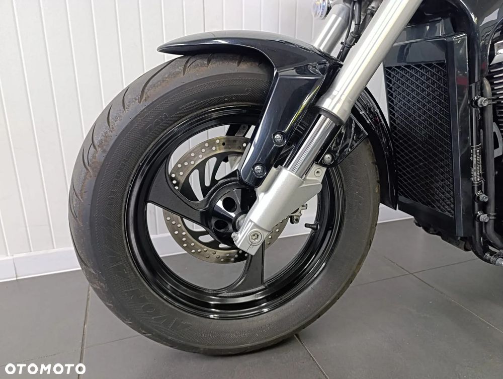 Suzuki Intruder - 10