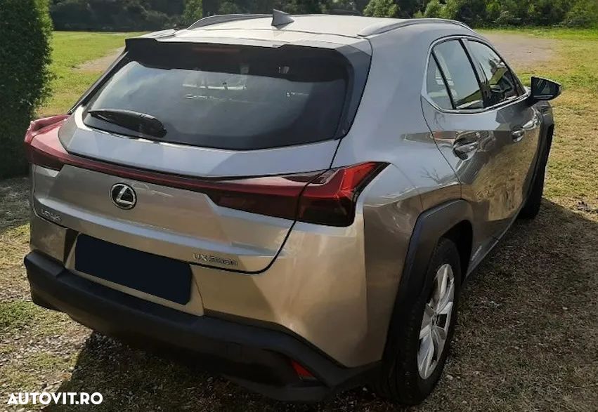 Lexus UX 250h Business Edition - 4