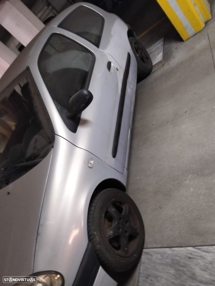 Renault Clio 1.9 D RN - 6