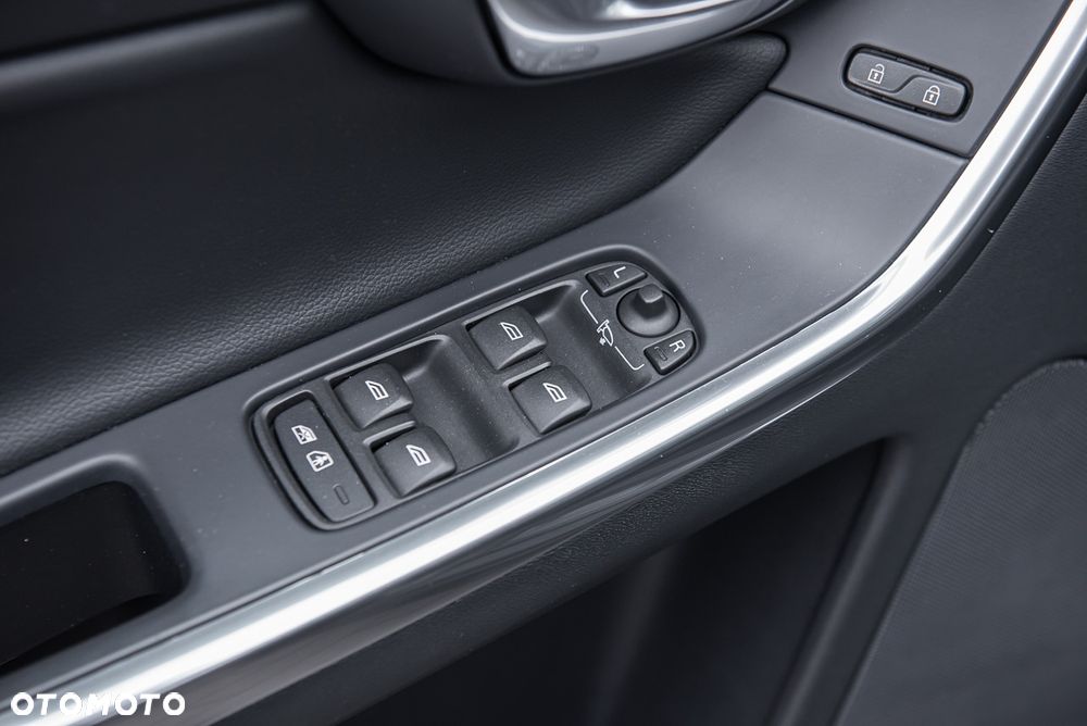 Volvo XC 60 D5 AWD Geartronic Summum - 28