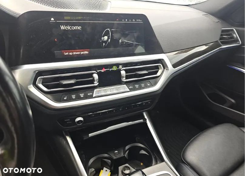 BMW Seria 3 330i xDrive M Sport - 9