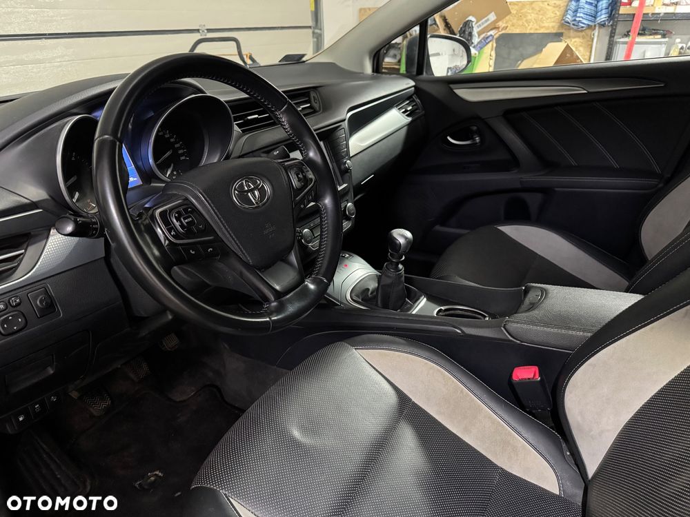 Toyota Avensis 2.0 D-4D Premium - 11