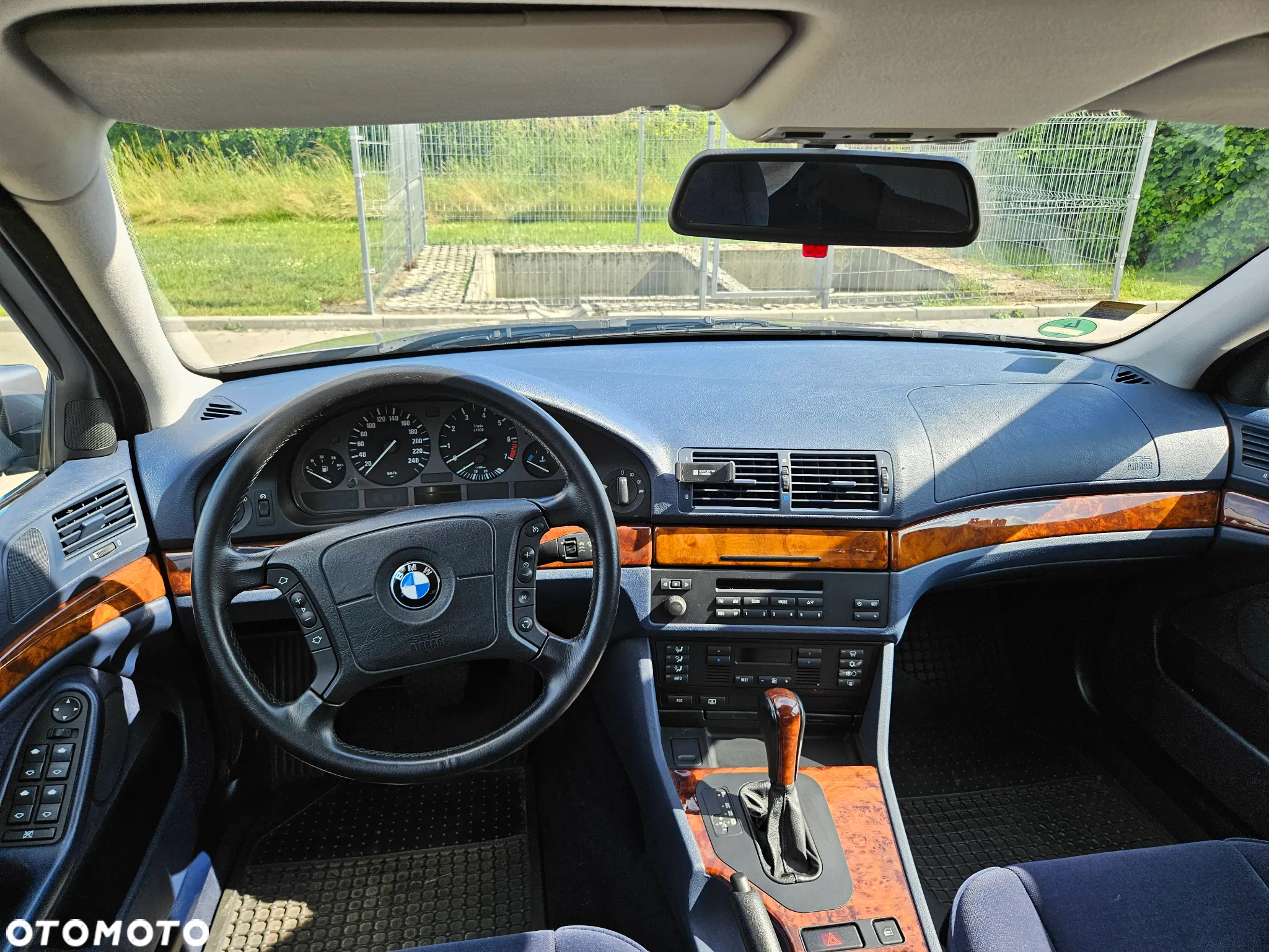 BMW Seria 5 520i - 15
