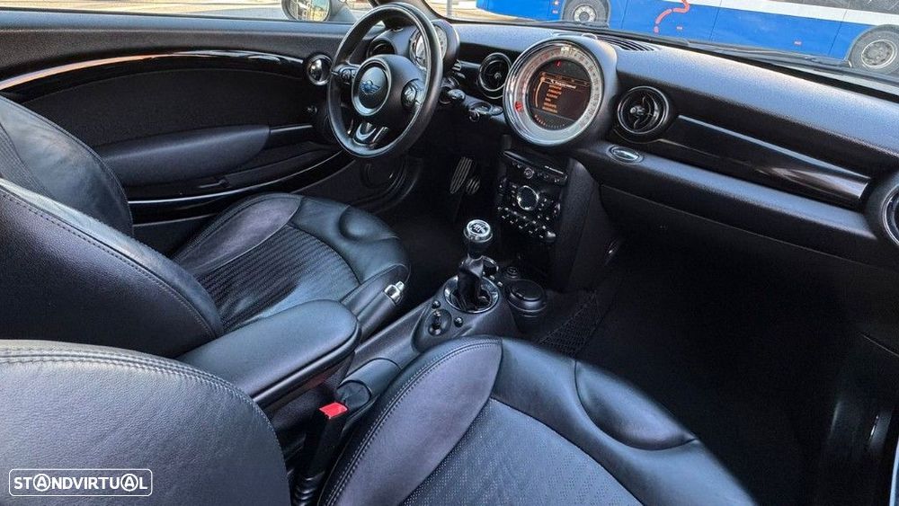 MINI 3 Portas Cooper SD - 16