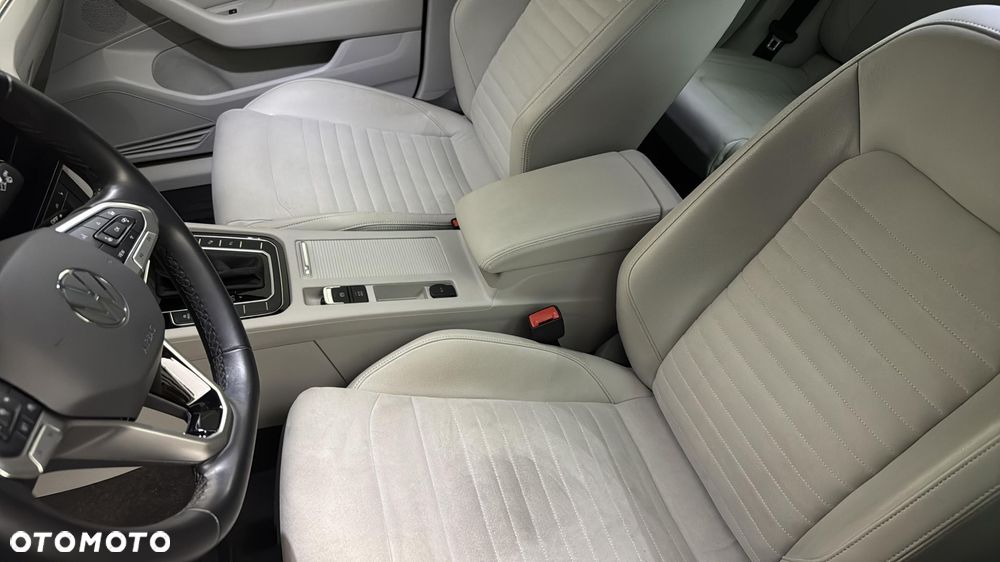 Volkswagen Passat 2.0 TDI SCR DSG Elegance - 12