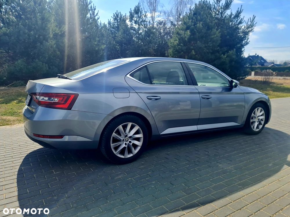Skoda Superb 2.0 TDI Ambition DSG - 5