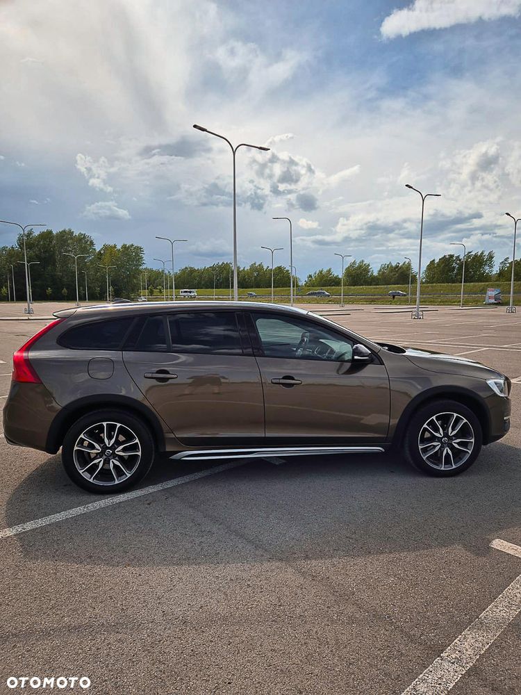 Volvo V60 Cross Country T5 AWD Momentum - 6