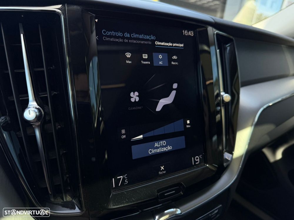 Volvo XC 60 2.0 T8 PHEV Momentum Plus AWD - 44
