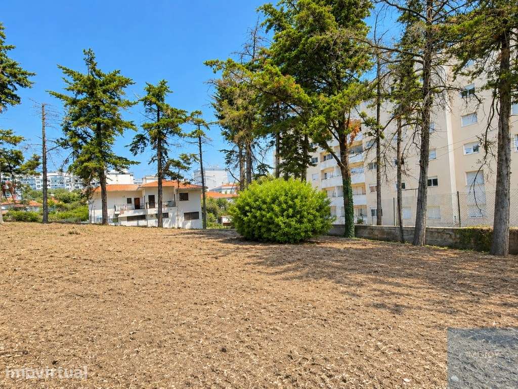 Terreno Urbano com Projeto para Moradia T5 em Santo Amaro de Oeiras - Grande imagem: 2/13