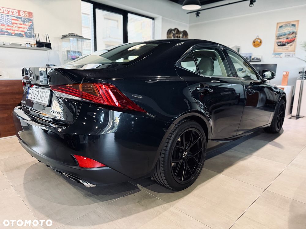 Lexus IS 200t Executive Line - 3