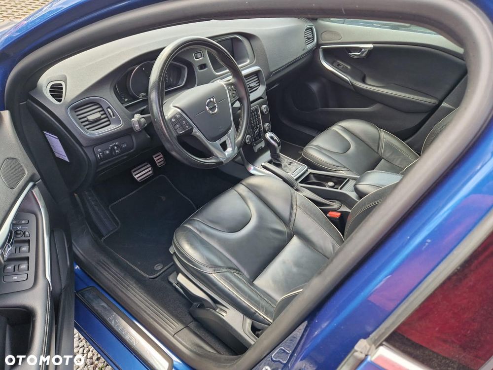 Volvo V40 Cross Country - 4